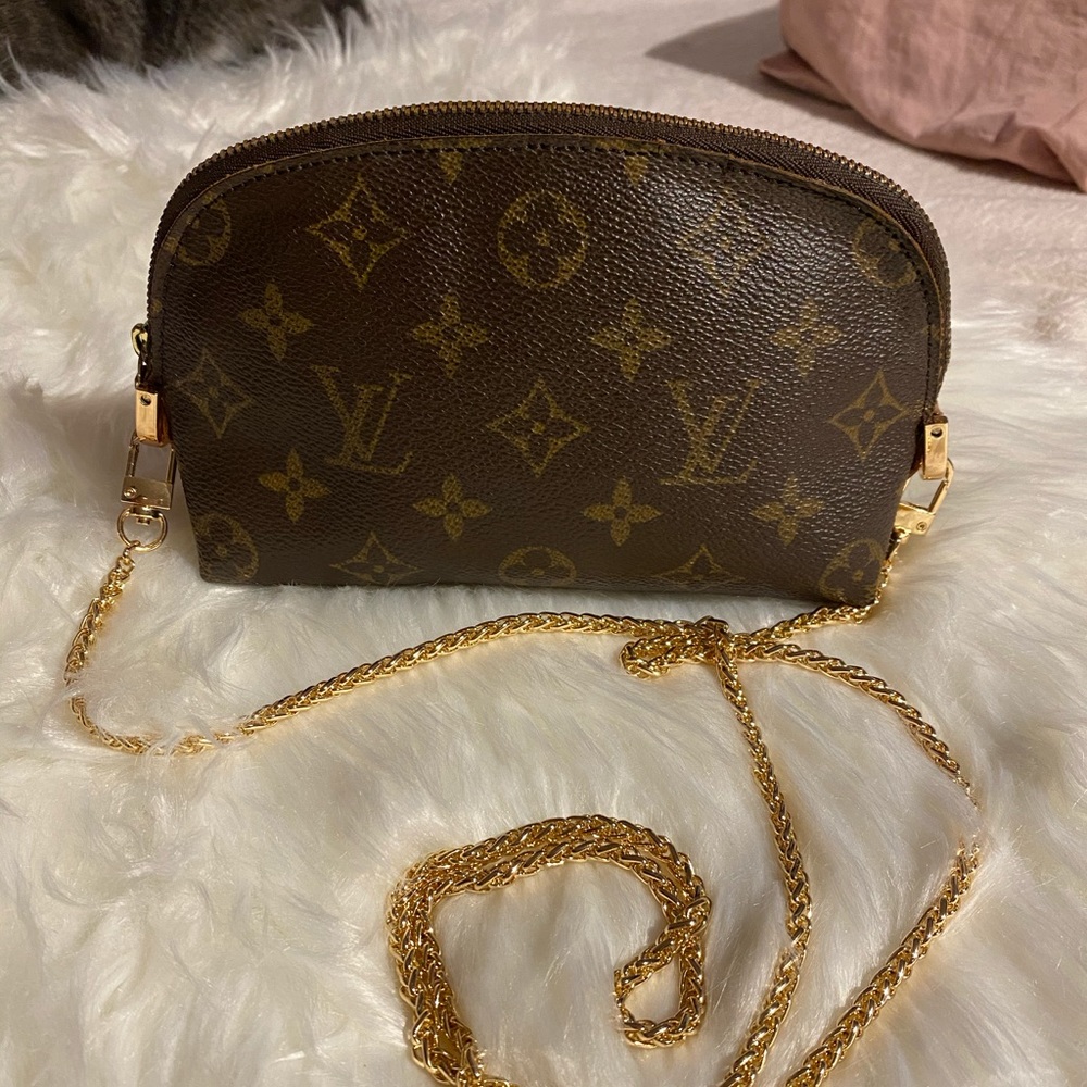❌SOLD❌ Louis Vuitton Cosmetic pouch - Picture 2 of 13